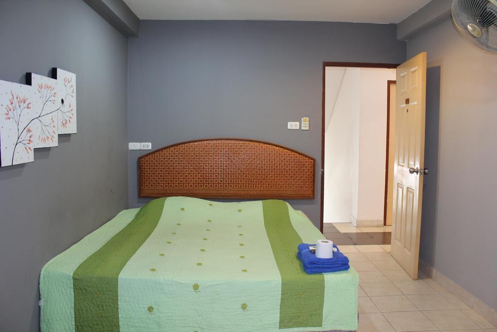 Pakinai Guesthouse Τσιάνγκ Μάι Δωμάτιο φωτογραφία